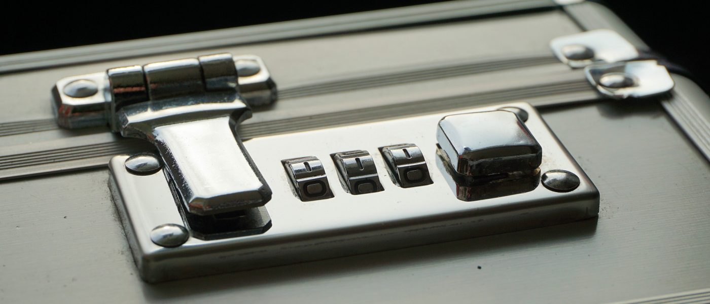 combination-lock-1224671_1920 Combination lock on briefcase