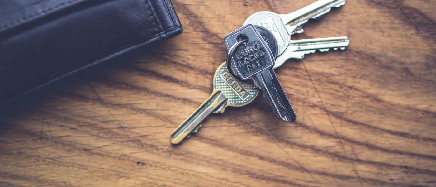 keys-wallet-desk