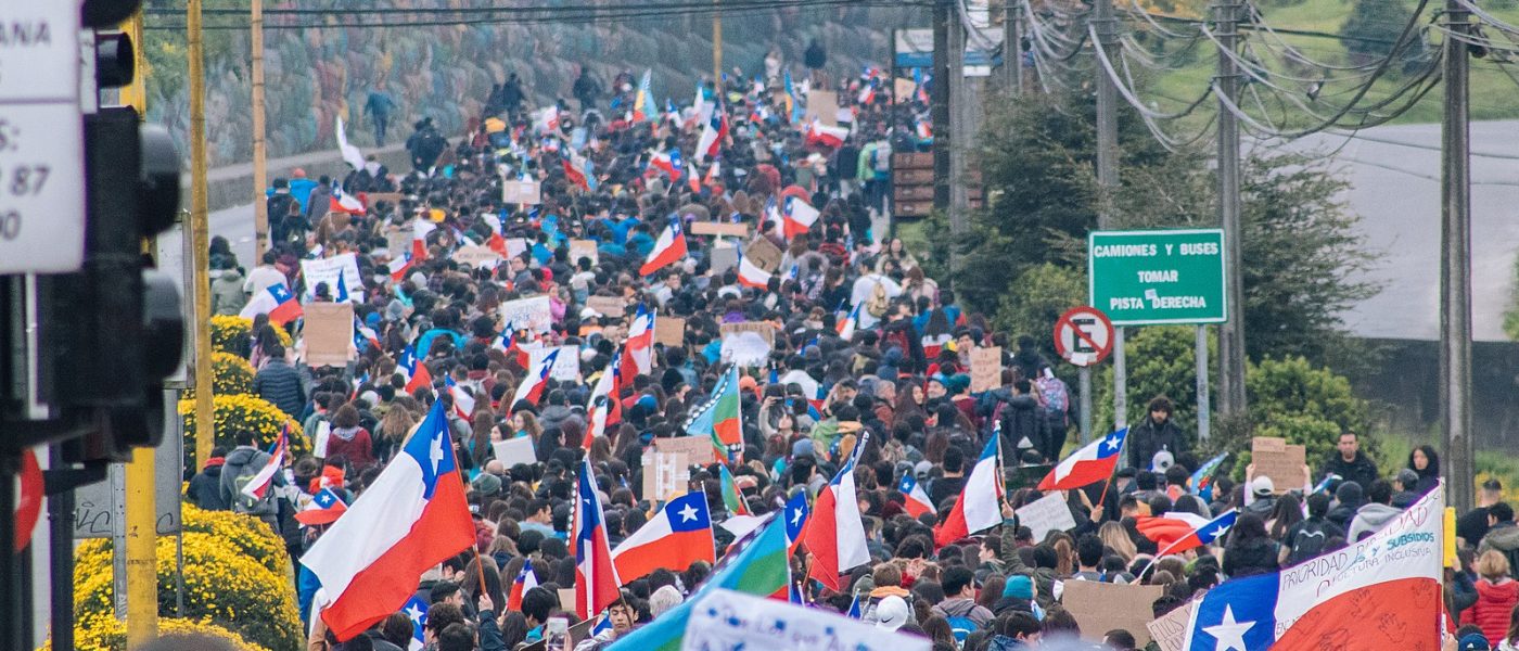 1599px-Chilean_Protests_2019_Puerto_Montt_12