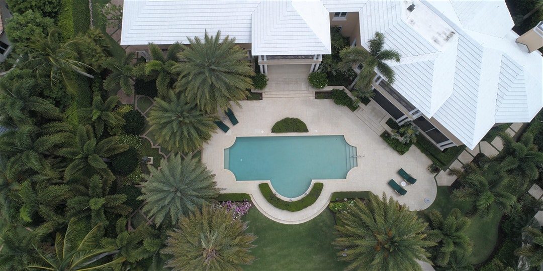 villa backyard swimming pool