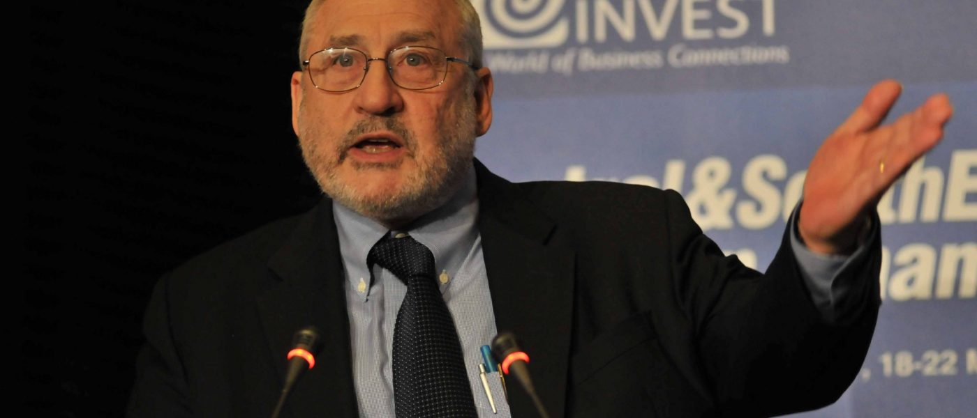 Joseph_Stiglitz_Nobel_Prize_Laureate_at_Forum_Invest_FINANCE_2009